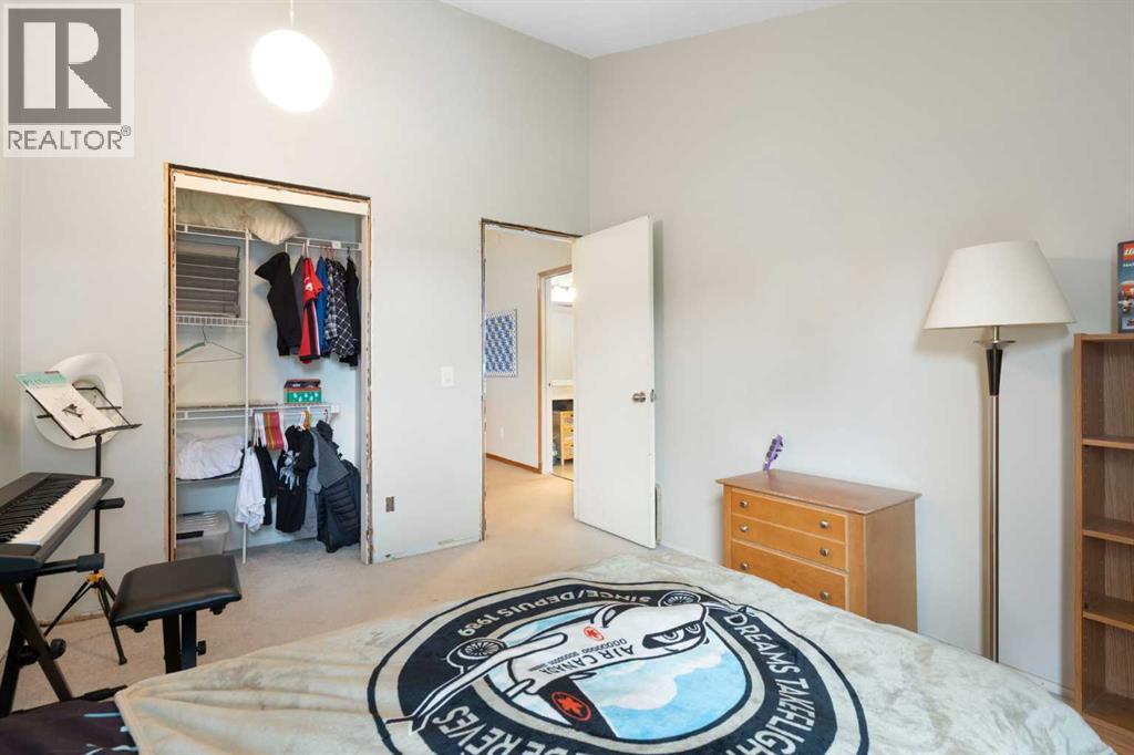 Single Family House 4 Level for Sale in  Brae Glen Crescent SW Braeside Calgary 