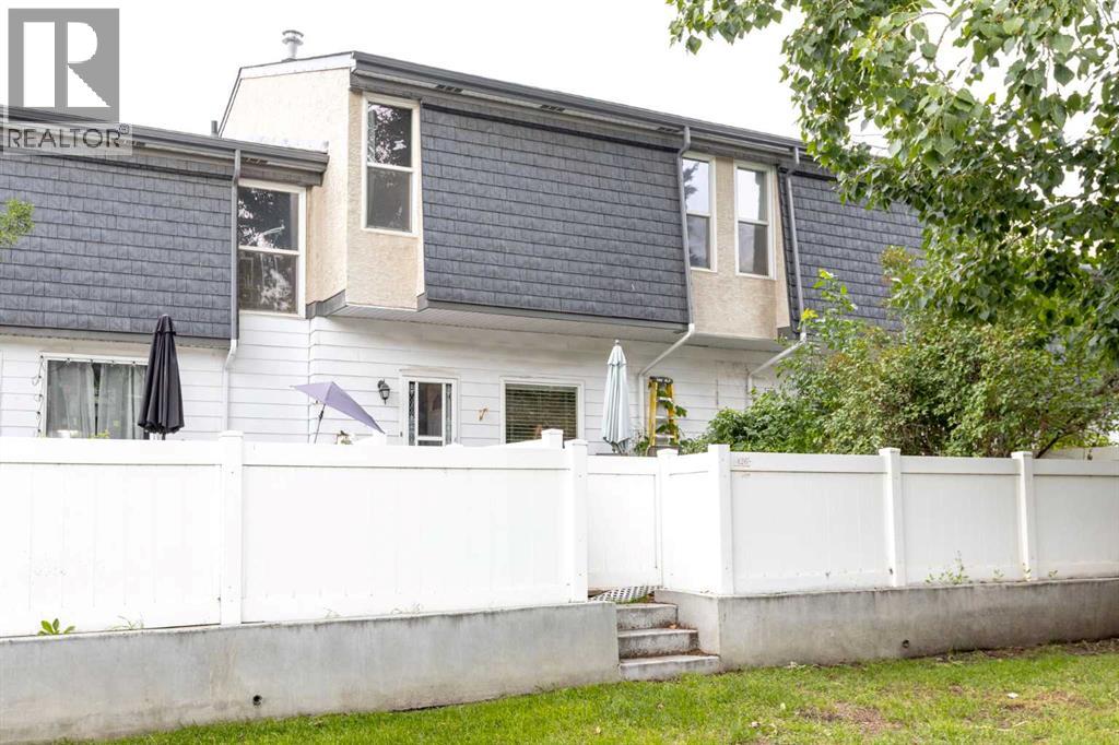 Single Family House 4 Level for Sale in  Brae Glen Crescent SW Braeside Calgary 