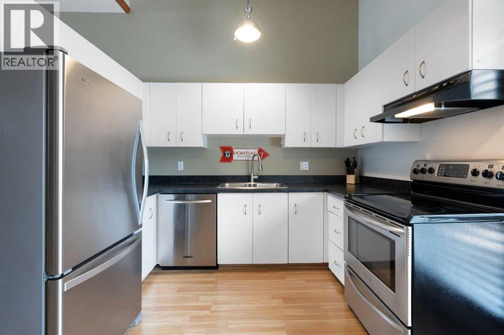 Single Family House 4 Level for Sale in  Brae Glen Crescent SW Braeside Calgary 