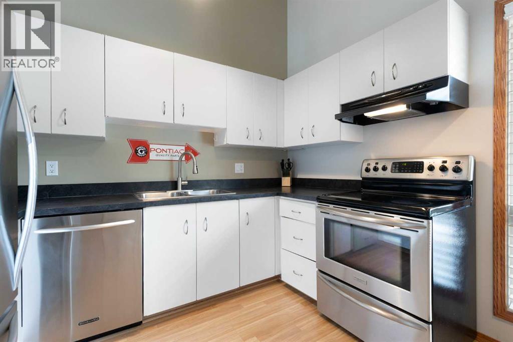 Single Family House 4 Level for Sale in  Brae Glen Crescent SW Braeside Calgary 
