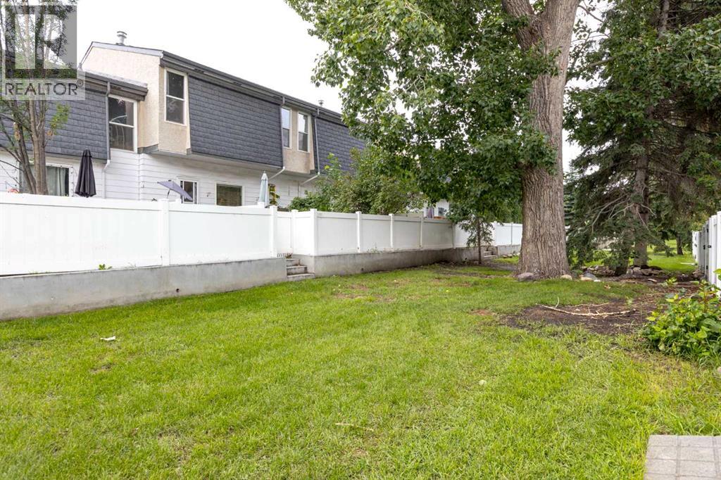 Single Family House 4 Level for Sale in  Brae Glen Crescent SW Braeside Calgary 
