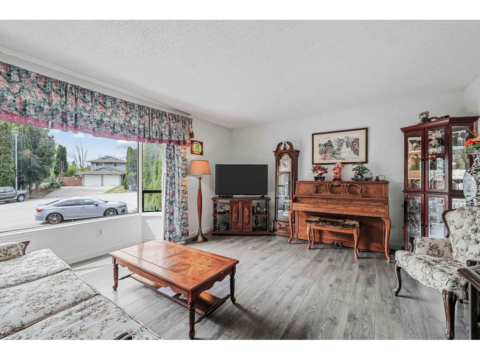 Photo 4 of 9218 136 B Street, Surrey BC