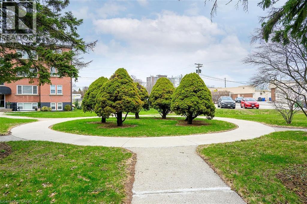 Photo 3 of 2422 New Street Unit 9, Burlington ON
