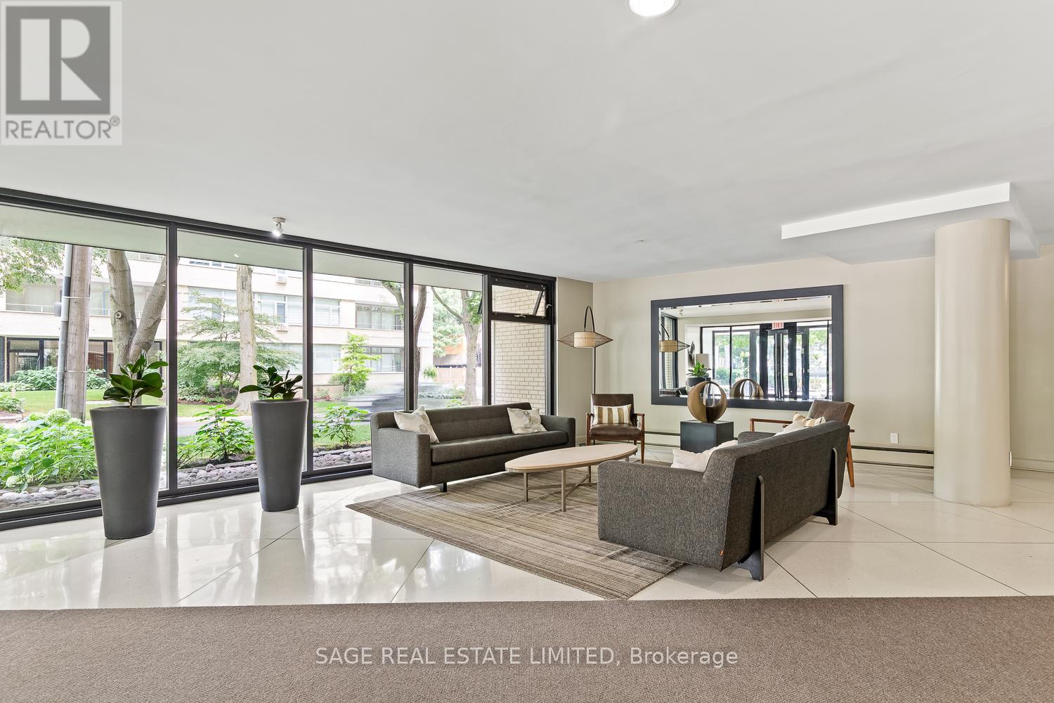 Photo 18 of 203 575 Avenue Road, Toronto ON