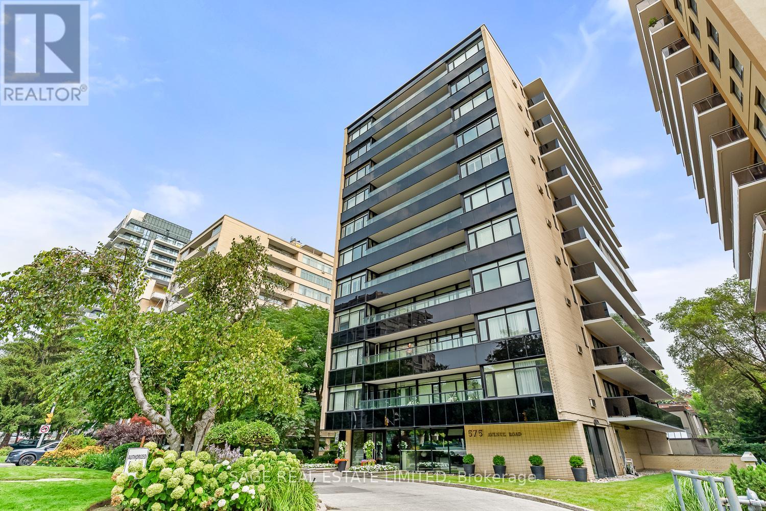 Photo 3 of 203 575 Avenue Road, Toronto ON
