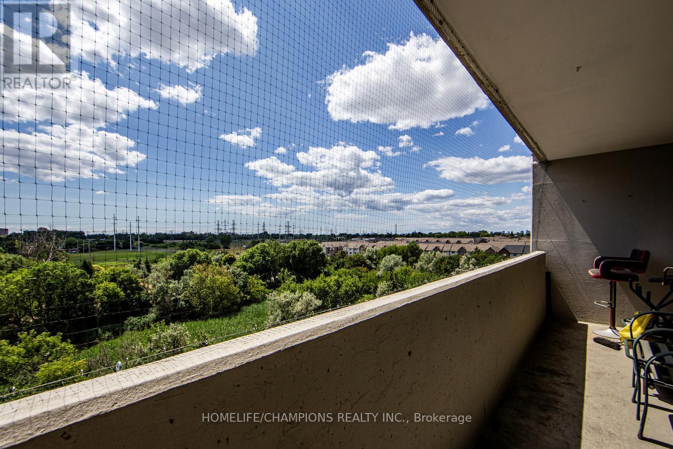 Photo 2 of 804 301 Prudential Drive S, Toronto ON