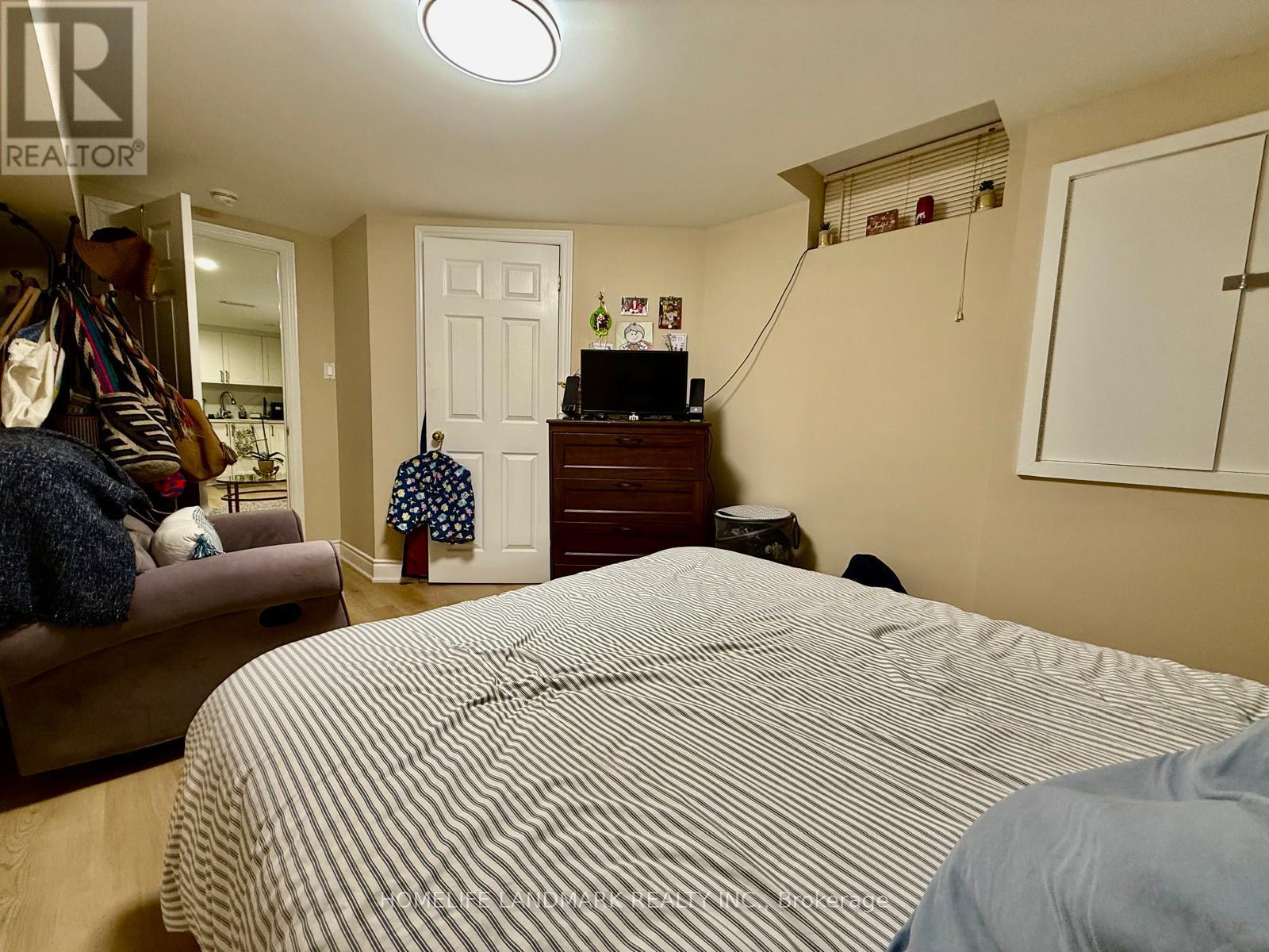 Photo 12 of 30 Colleen Street, Vaughan ON