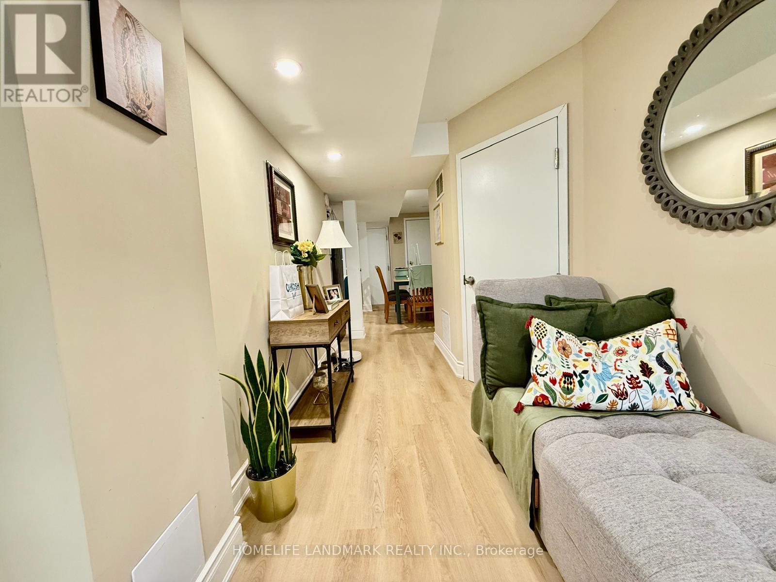 Photo 2 of 30 Colleen Street, Vaughan ON