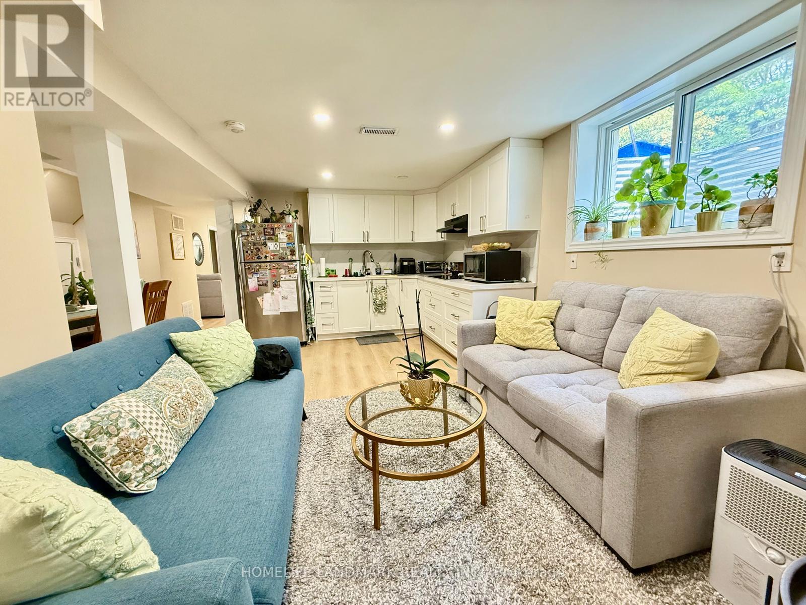 Photo 5 of 30 Colleen Street, Vaughan ON