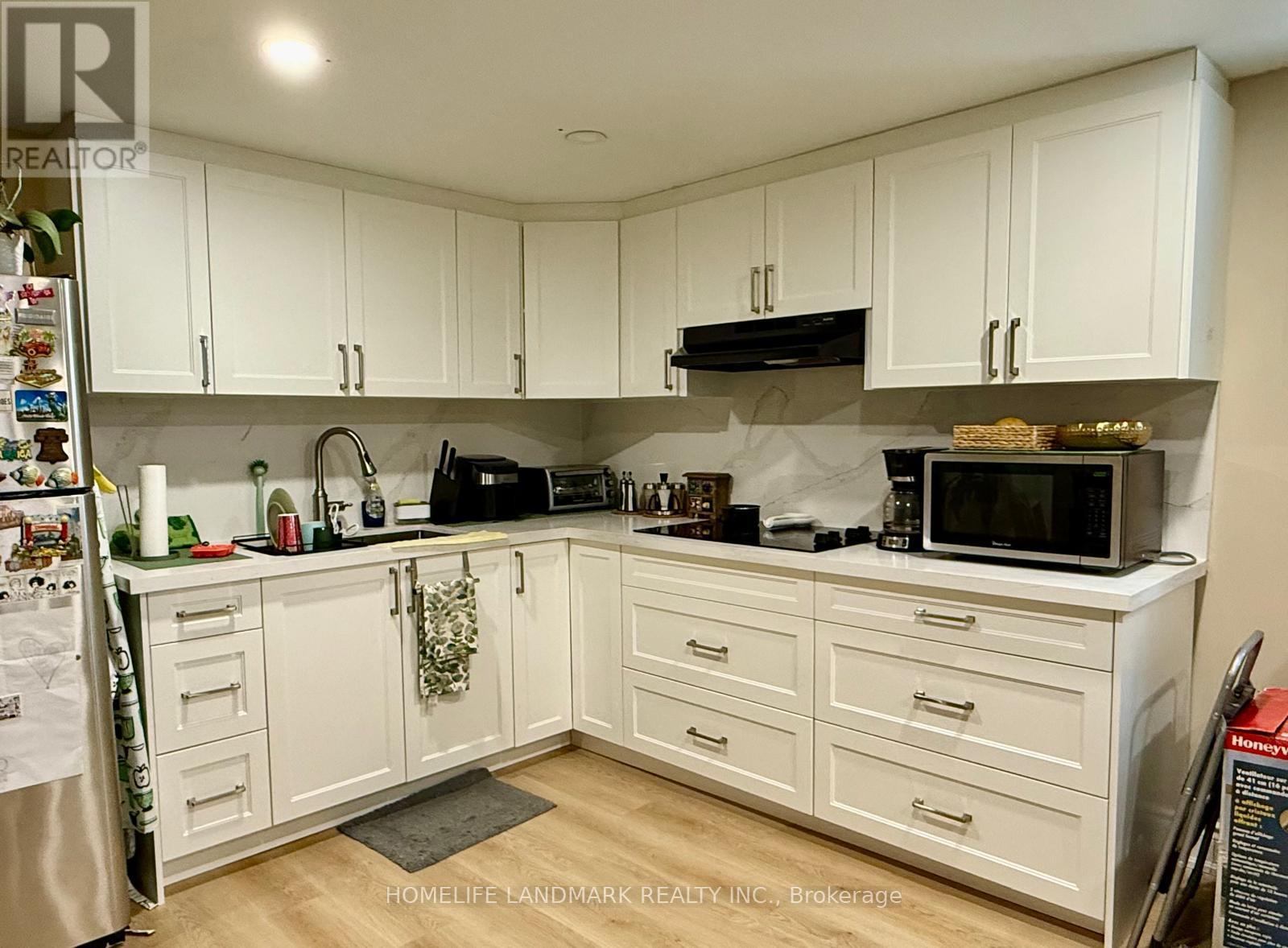Photo 6 of 30 Colleen Street, Vaughan ON