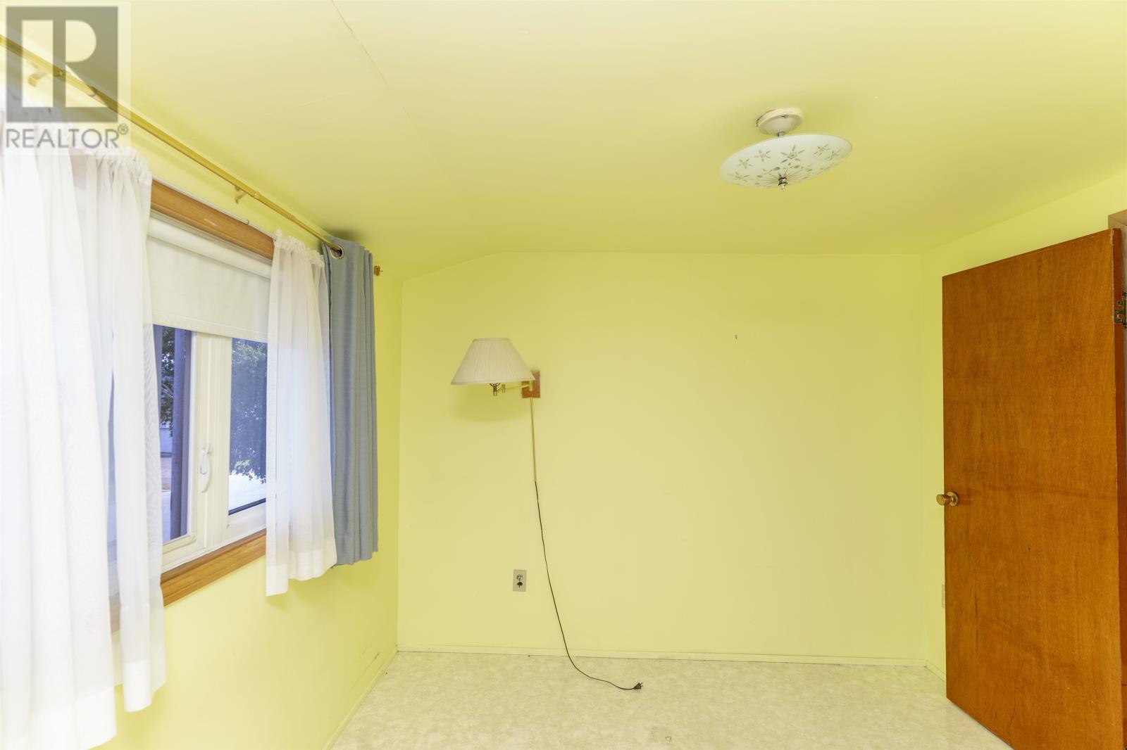 Photo 16 of 521 Prince Arthur Blvd, Thunder Bay ON
