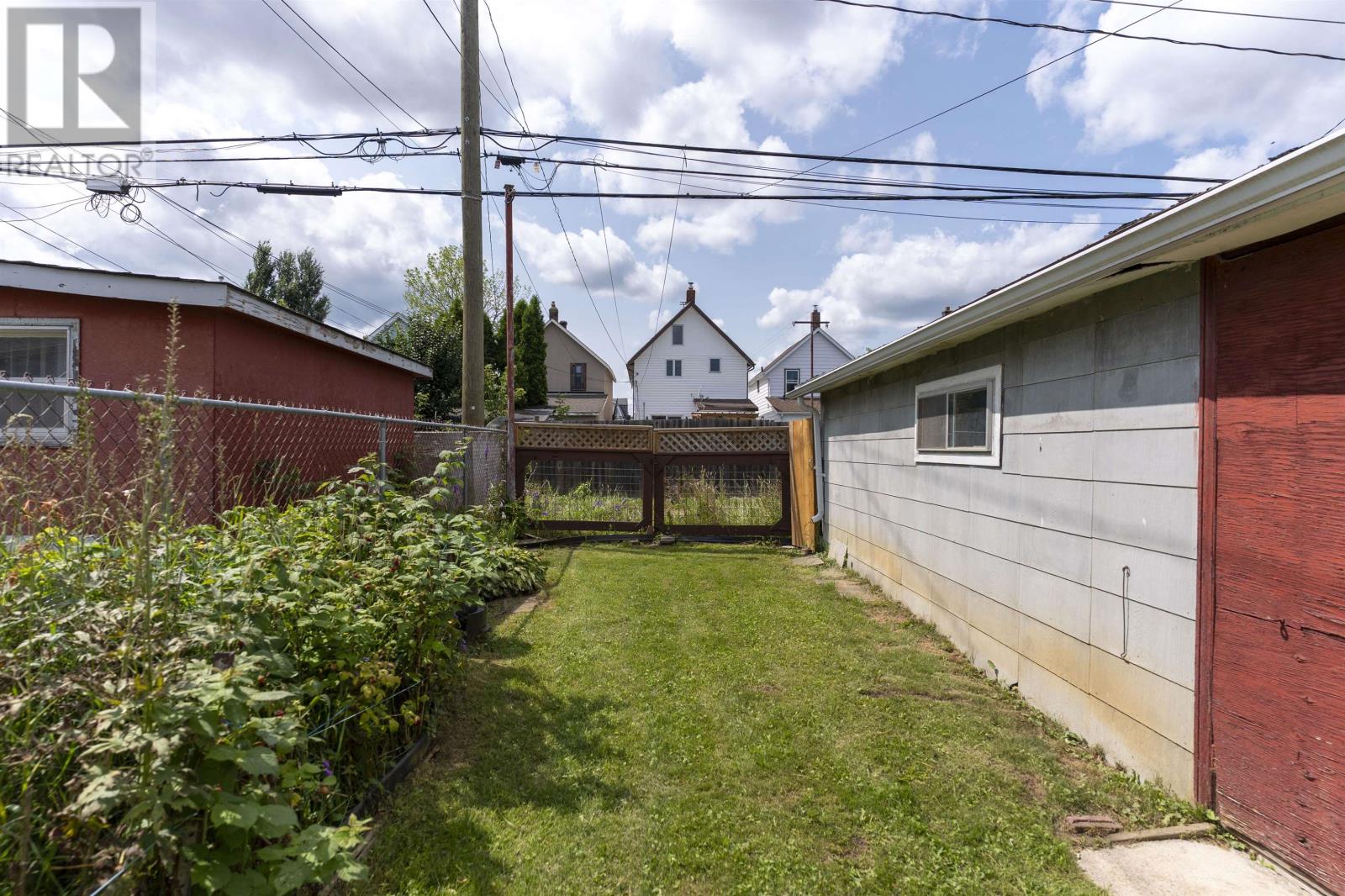 Photo 32 of 521 Prince Arthur Blvd, Thunder Bay ON