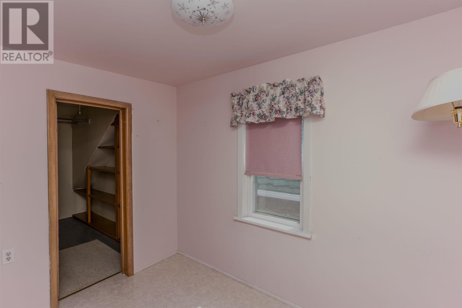 Photo 17 of 521 Prince Arthur Blvd, Thunder Bay ON