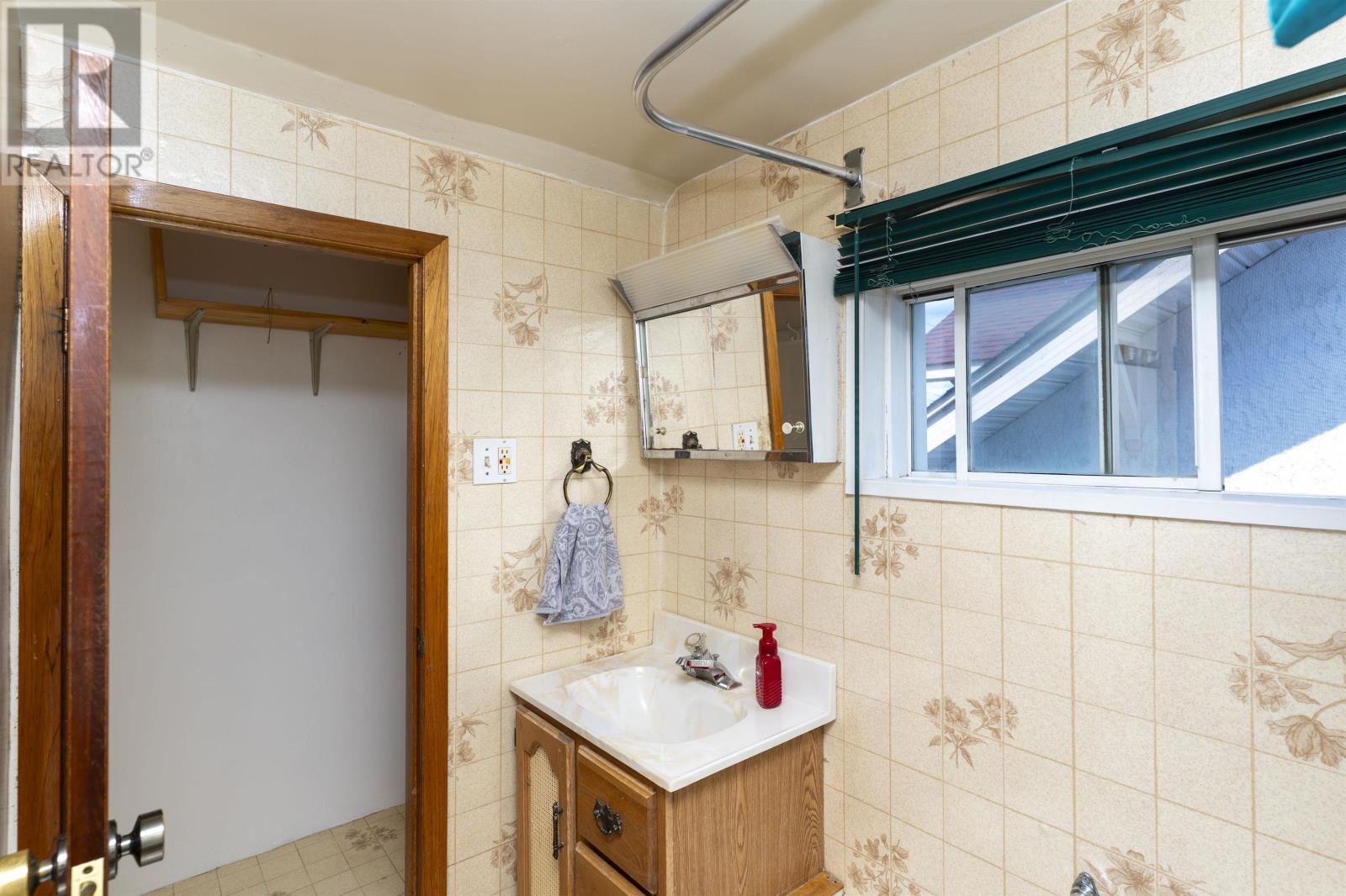Photo 14 of 521 Prince Arthur Blvd, Thunder Bay ON
