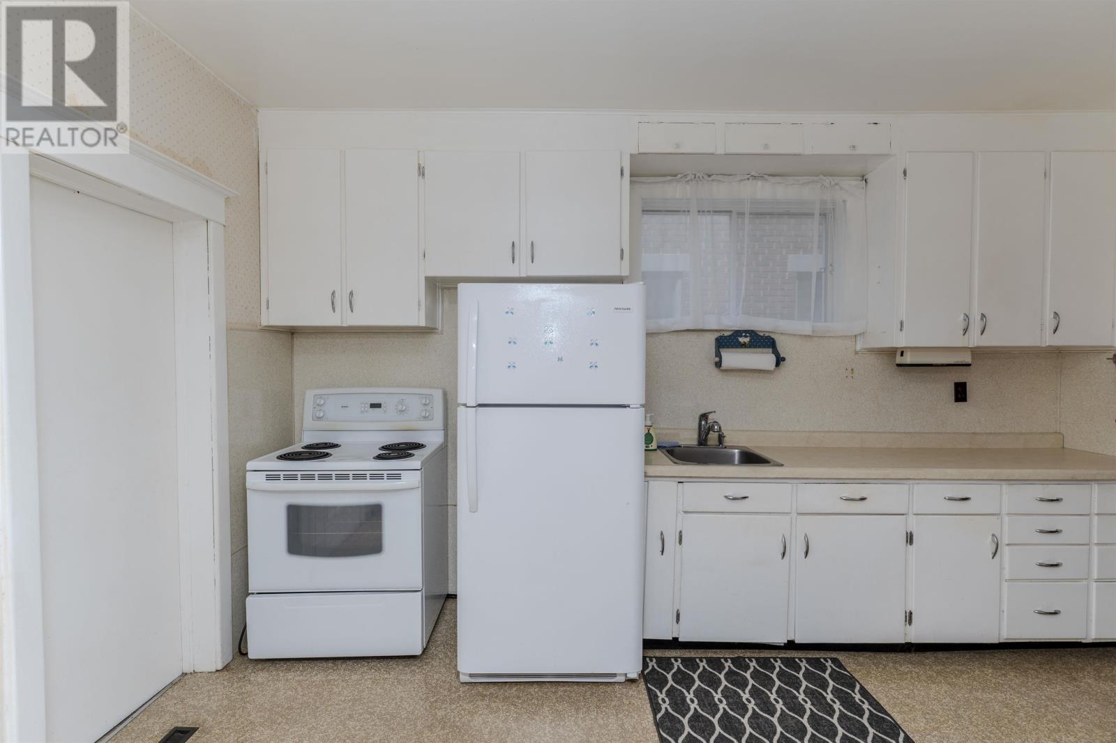 Photo 9 of 521 Prince Arthur Blvd, Thunder Bay ON