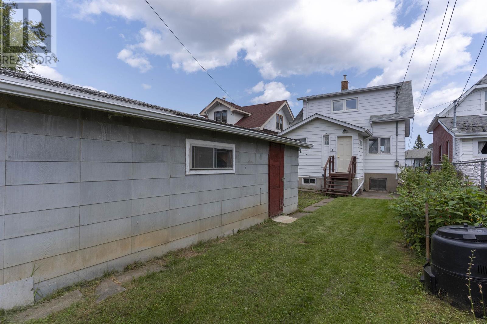 Photo 31 of 521 Prince Arthur Blvd, Thunder Bay ON