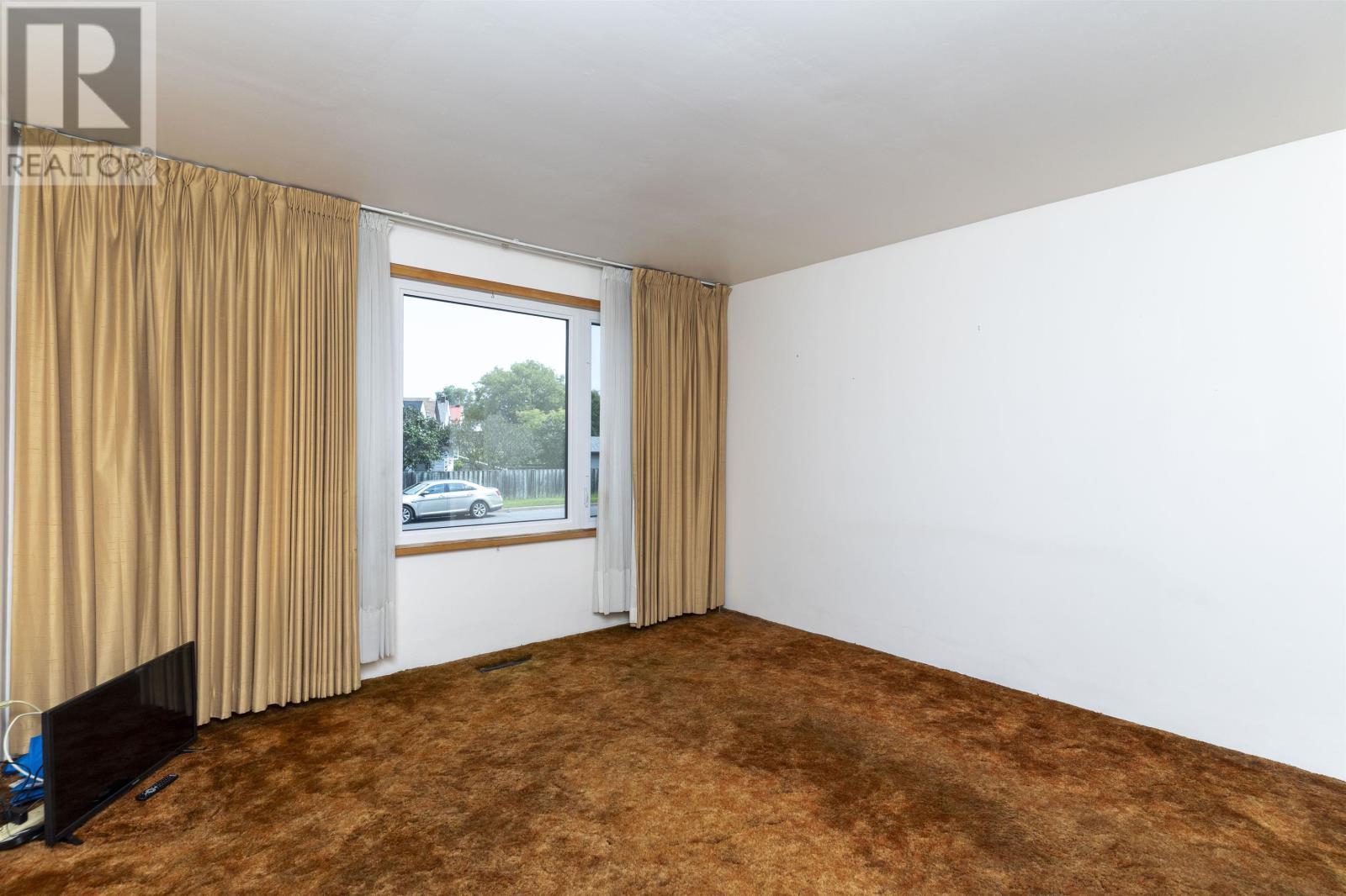 Photo 4 of 521 Prince Arthur Blvd, Thunder Bay ON