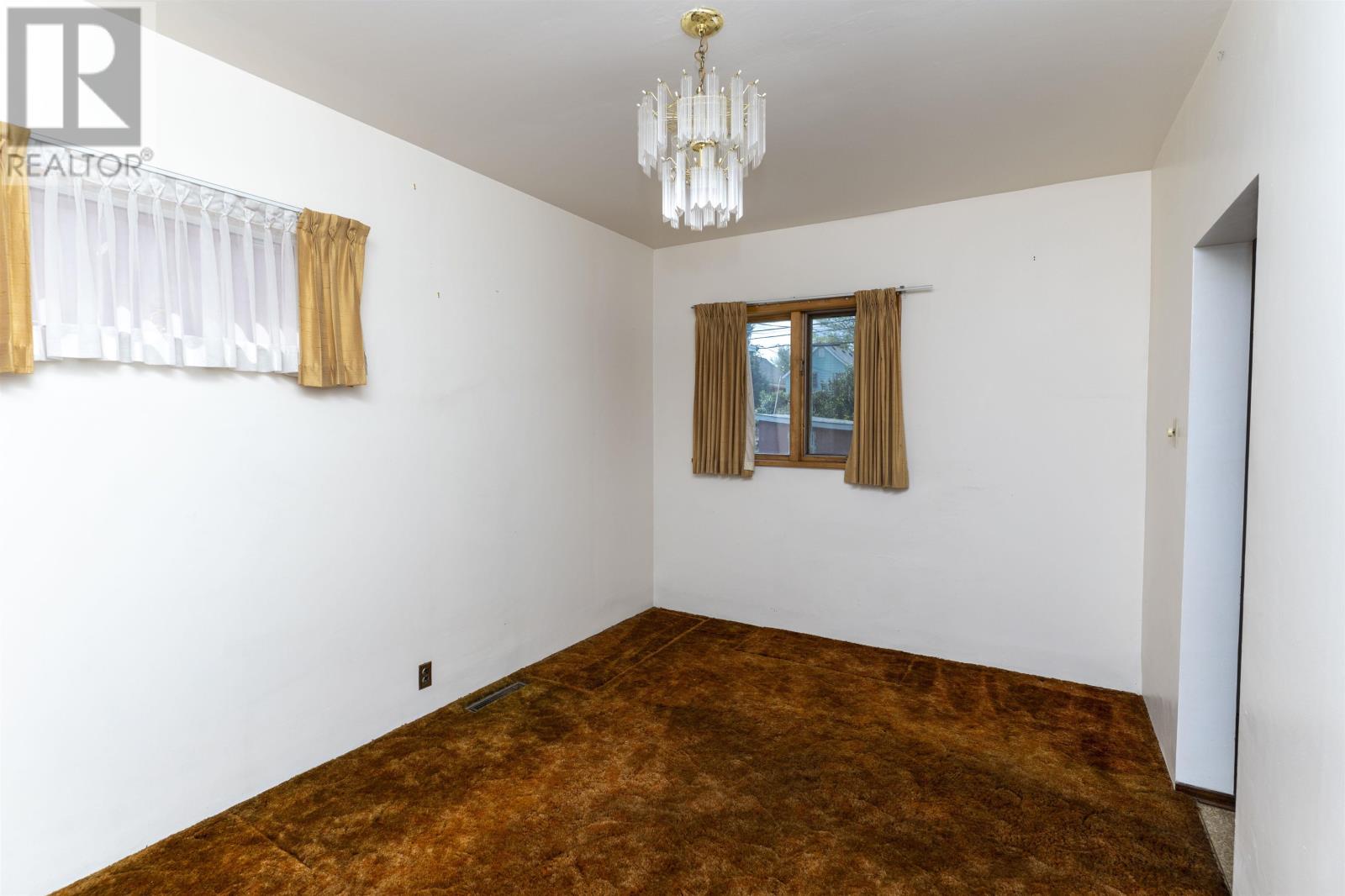 Photo 8 of 521 Prince Arthur Blvd, Thunder Bay ON