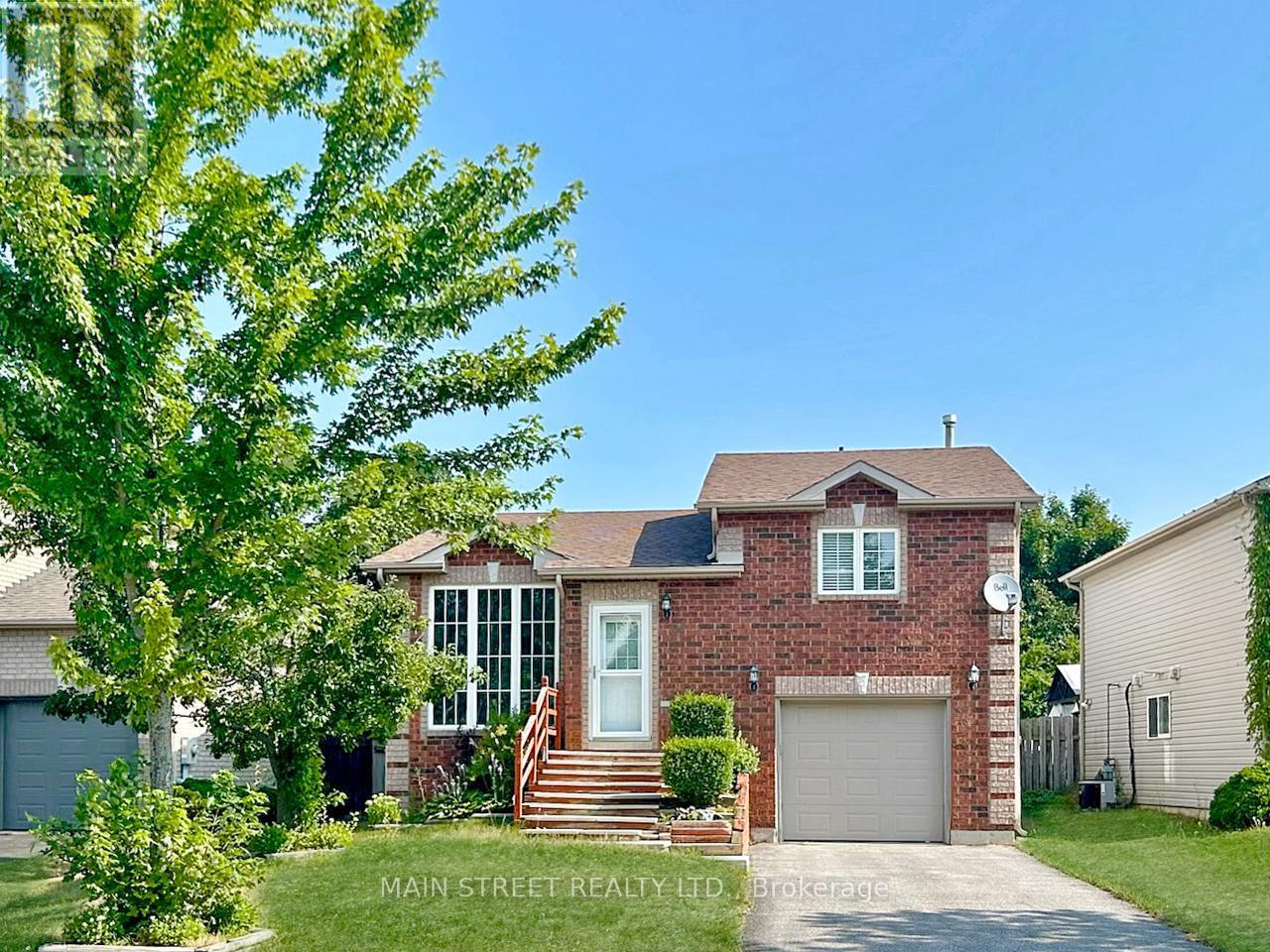 Photo 1 of 94 Silver Maple Crescent, Barrie ON