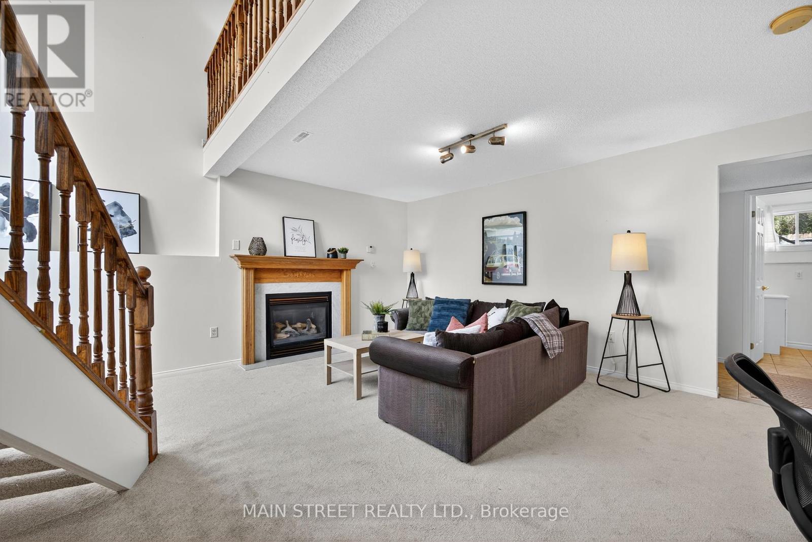 Photo 12 of 94 Silver Maple Crescent, Barrie ON