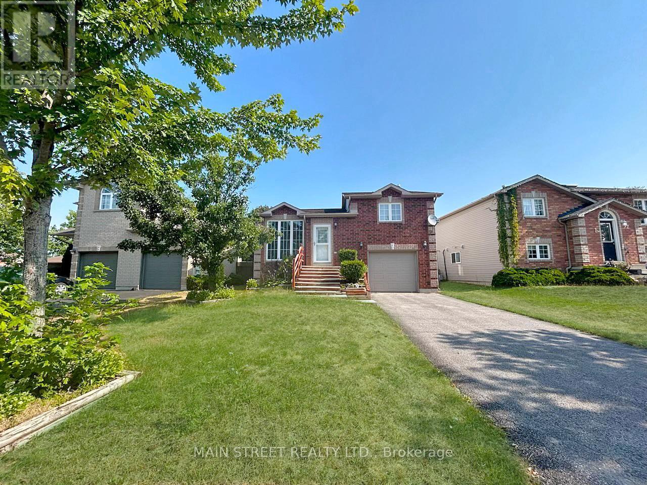 Photo 2 of 94 Silver Maple Crescent, Barrie ON
