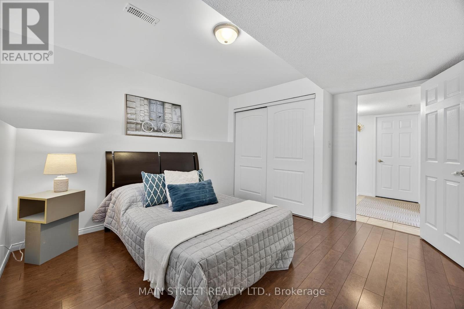 Photo 25 of 94 Silver Maple Crescent, Barrie ON