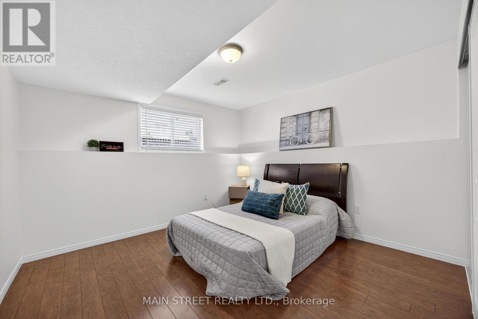 Photo 26 of 94 Silver Maple Crescent, Barrie ON