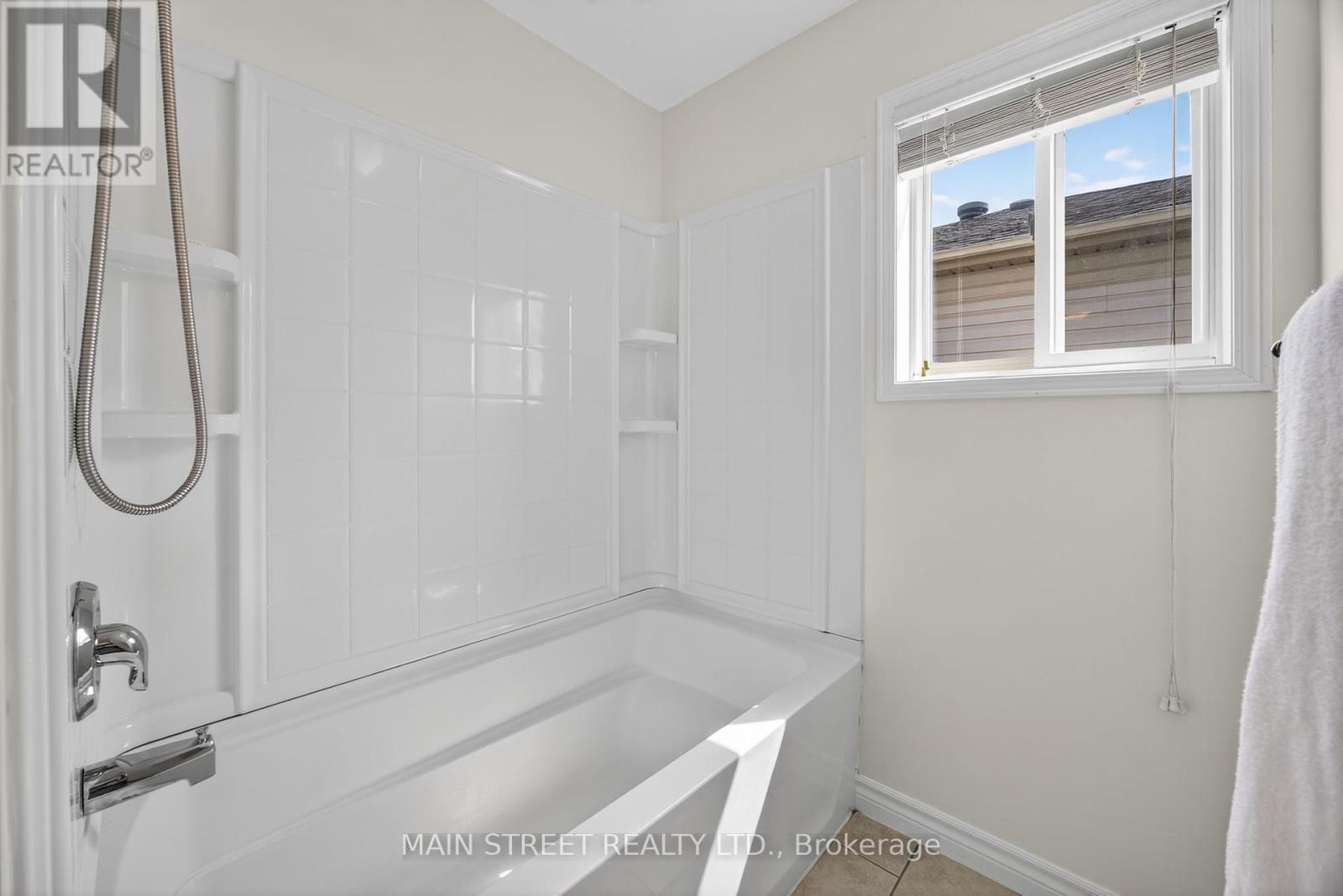 Photo 28 of 94 Silver Maple Crescent, Barrie ON