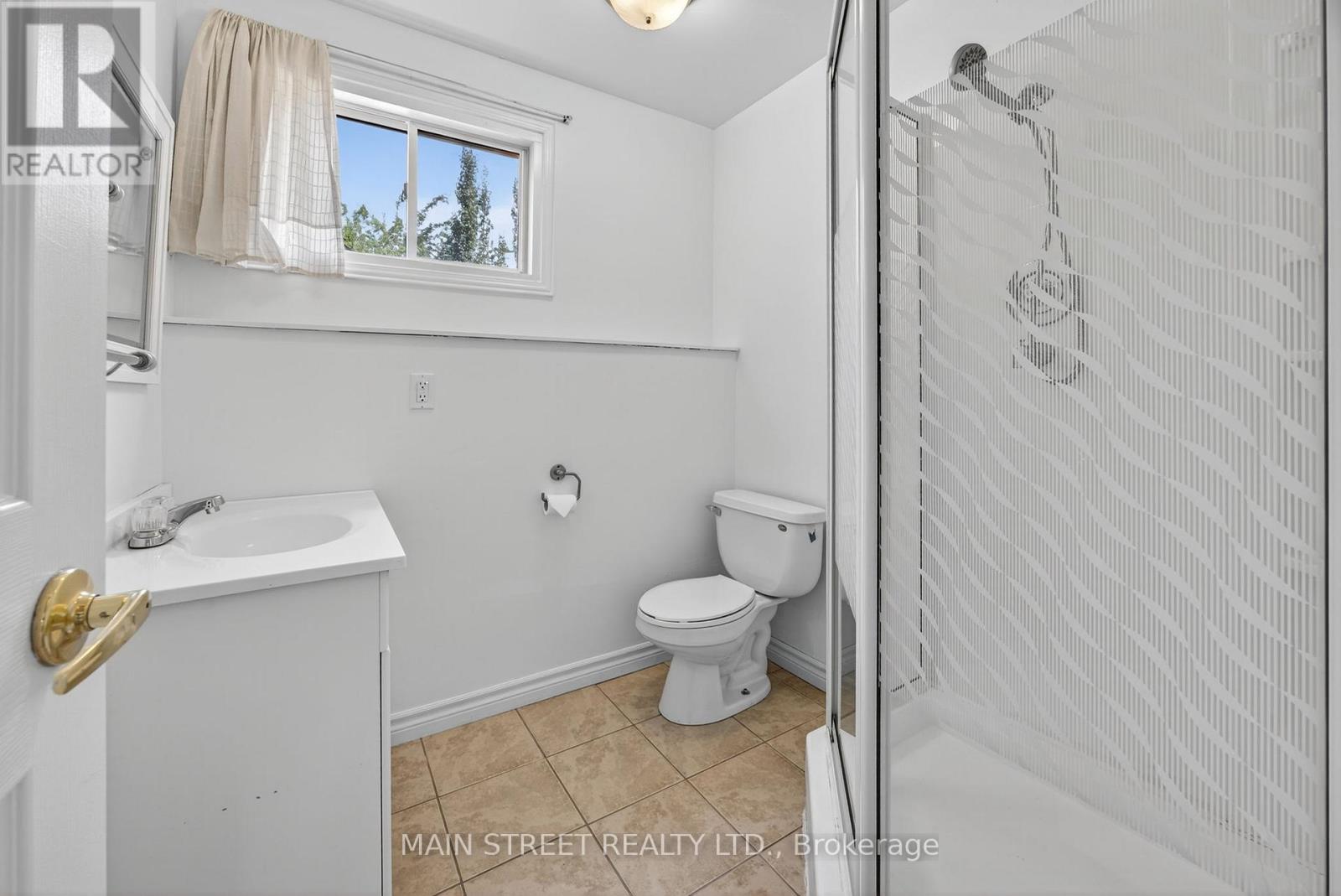 Photo 30 of 94 Silver Maple Crescent, Barrie ON