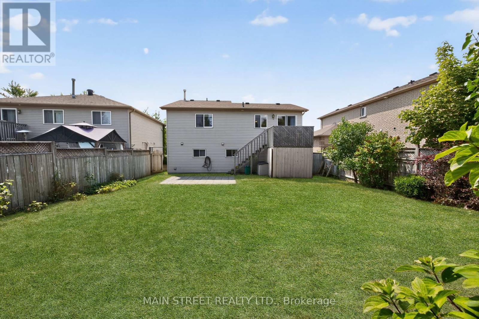 Photo 32 of 94 Silver Maple Crescent, Barrie ON