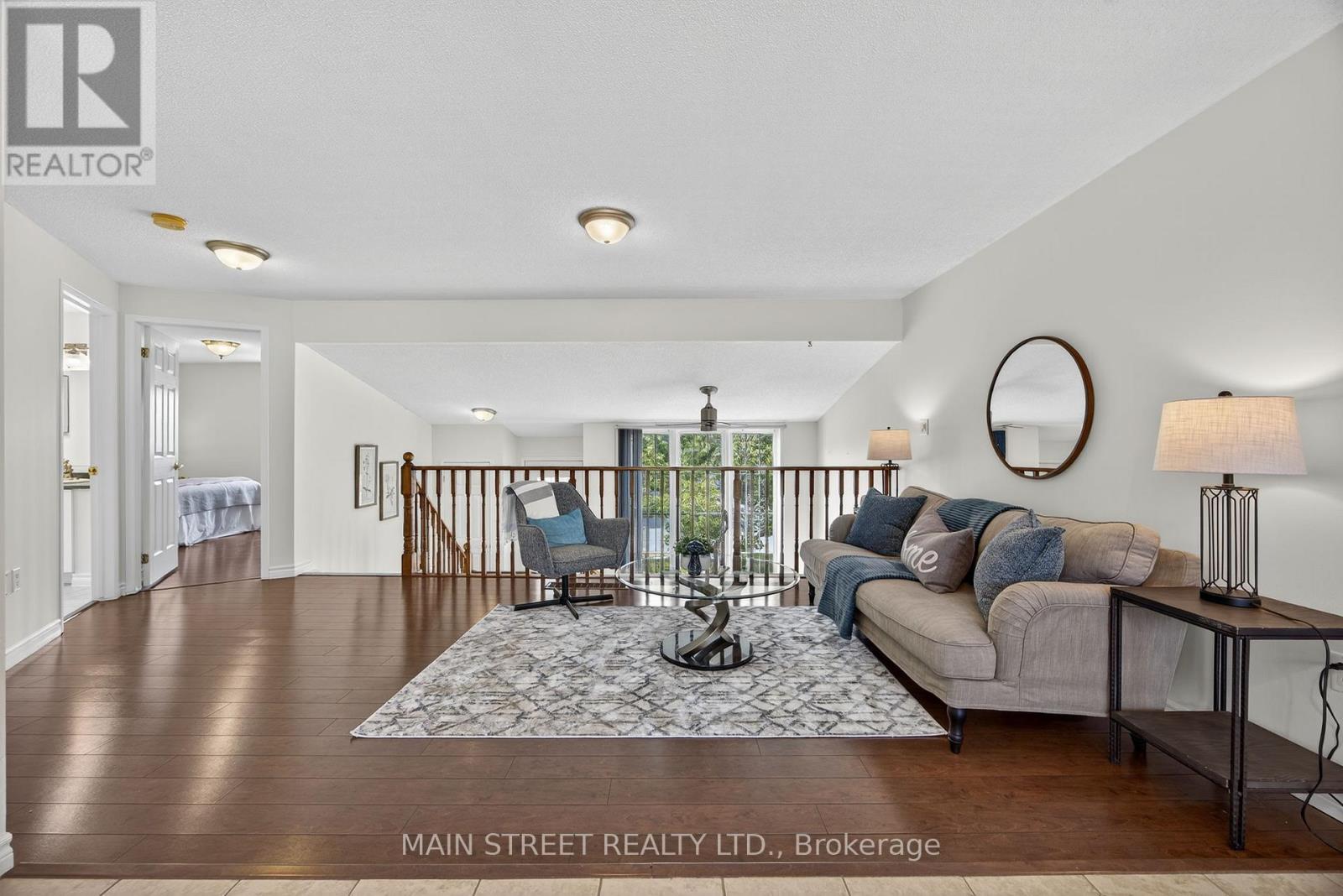 Photo 4 of 94 Silver Maple Crescent, Barrie ON