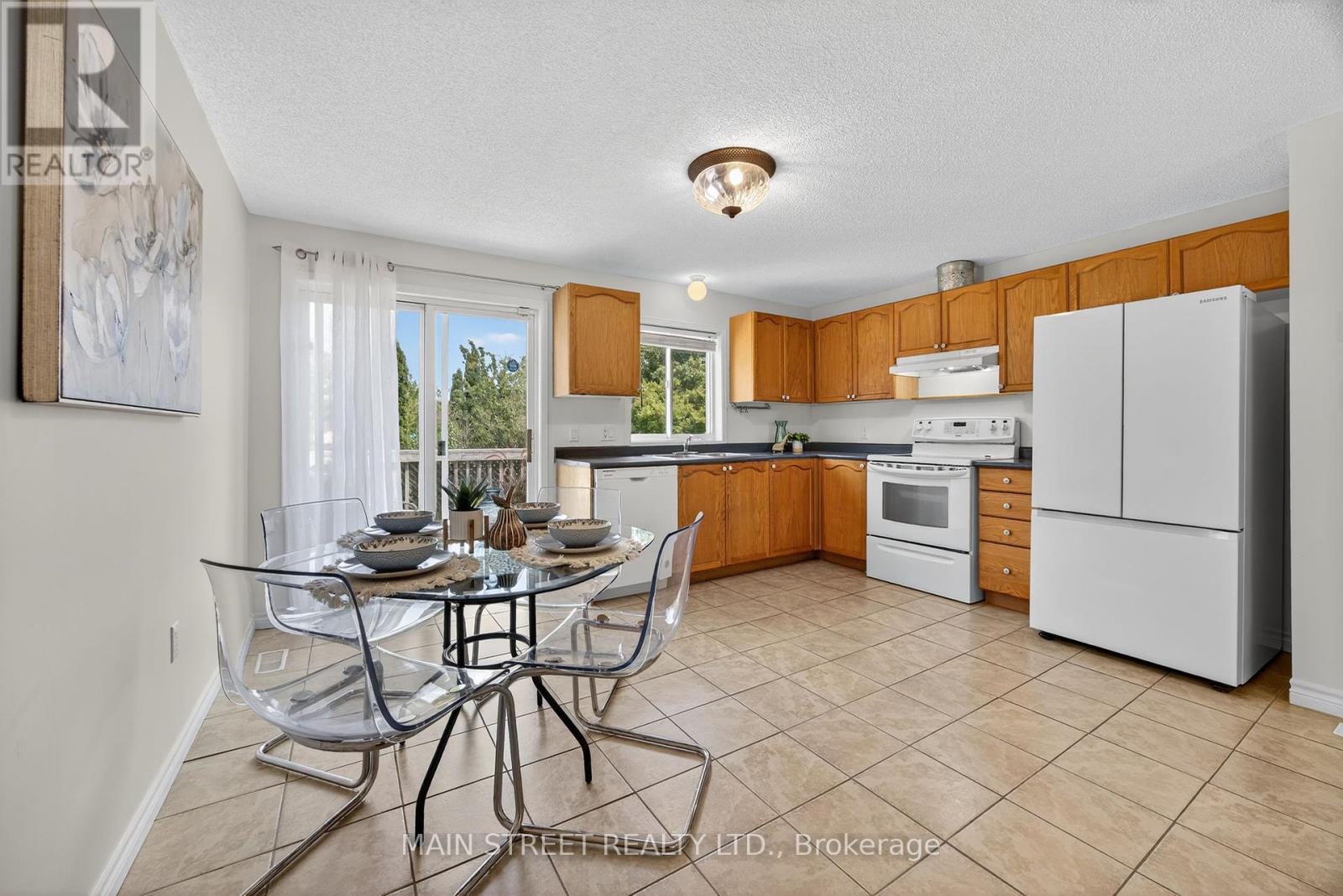 Photo 7 of 94 Silver Maple Crescent, Barrie ON
