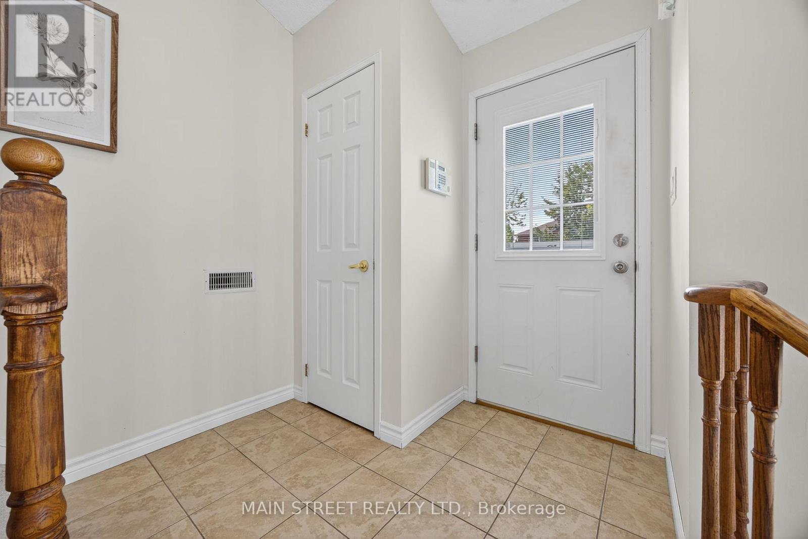 Photo 8 of 94 Silver Maple Crescent, Barrie ON