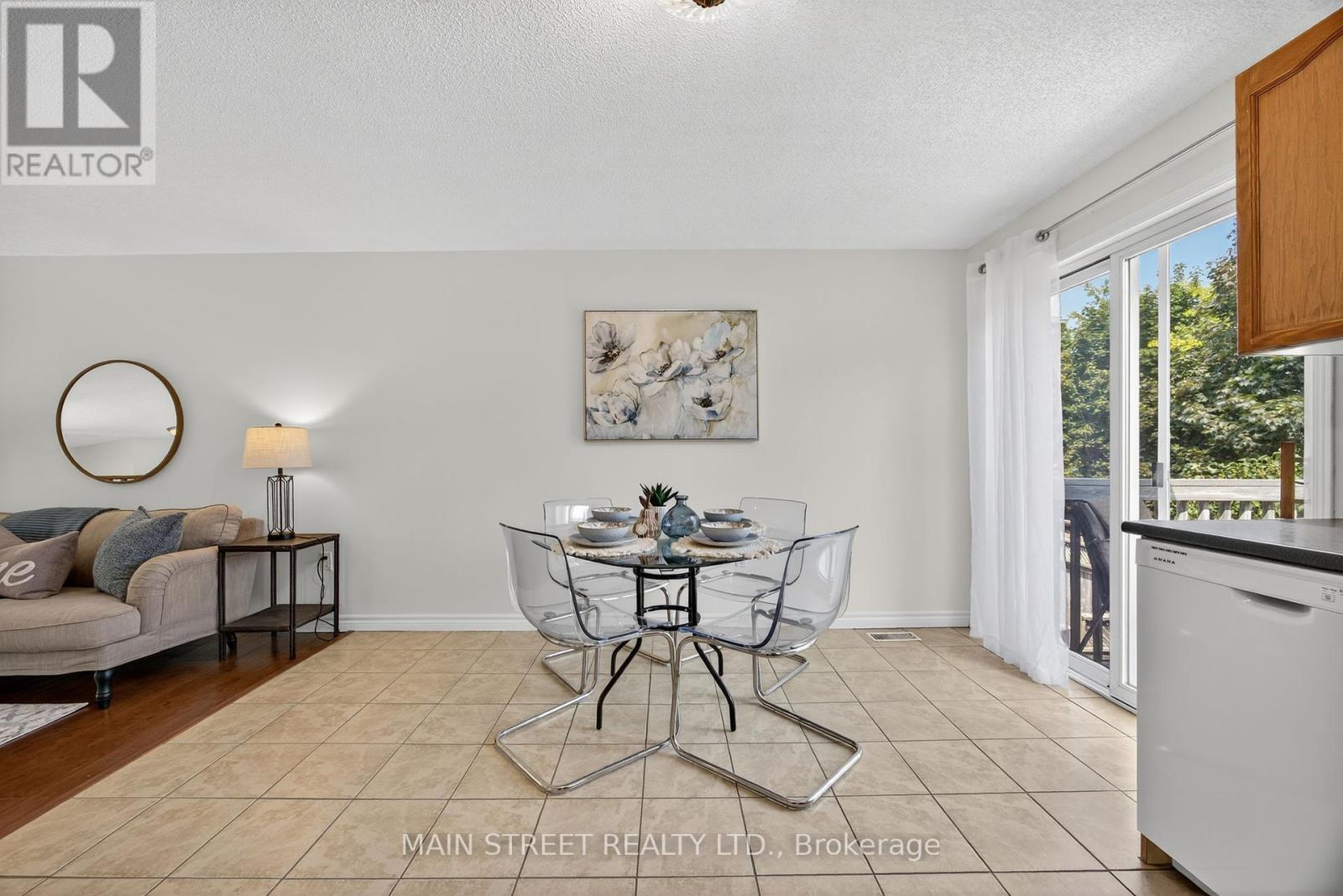 Photo 9 of 94 Silver Maple Crescent, Barrie ON