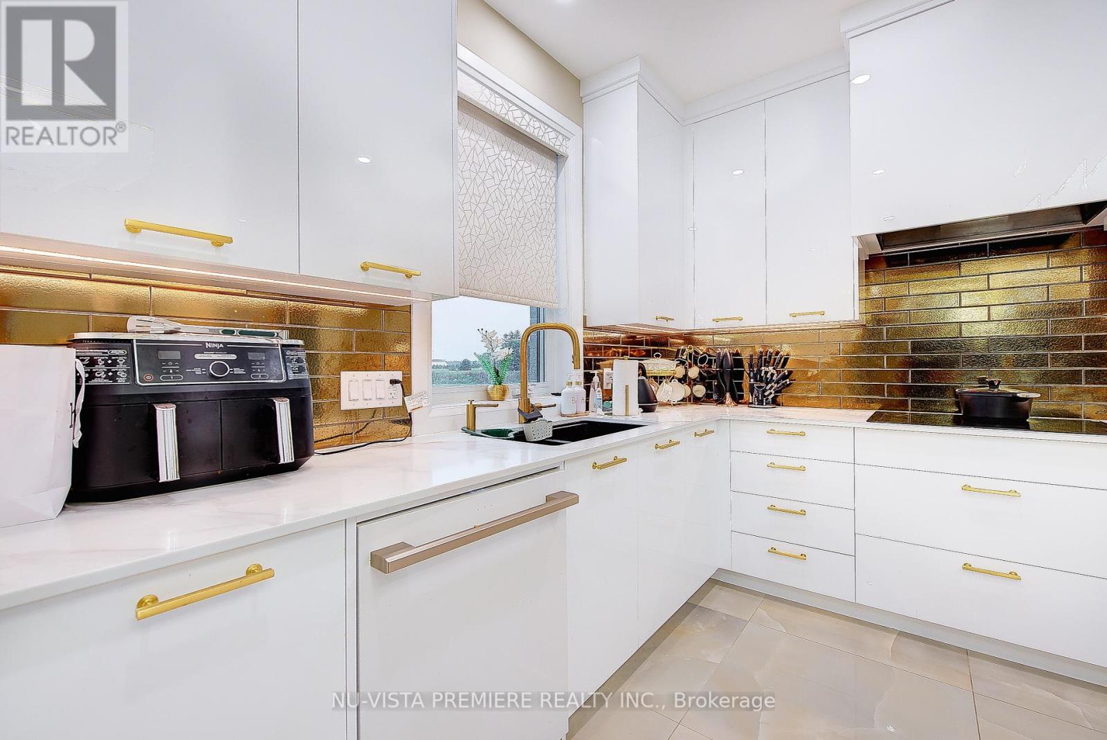 Single Family House for Sale in  MCLEOD STREET North Middlesex (Parkhill) 
