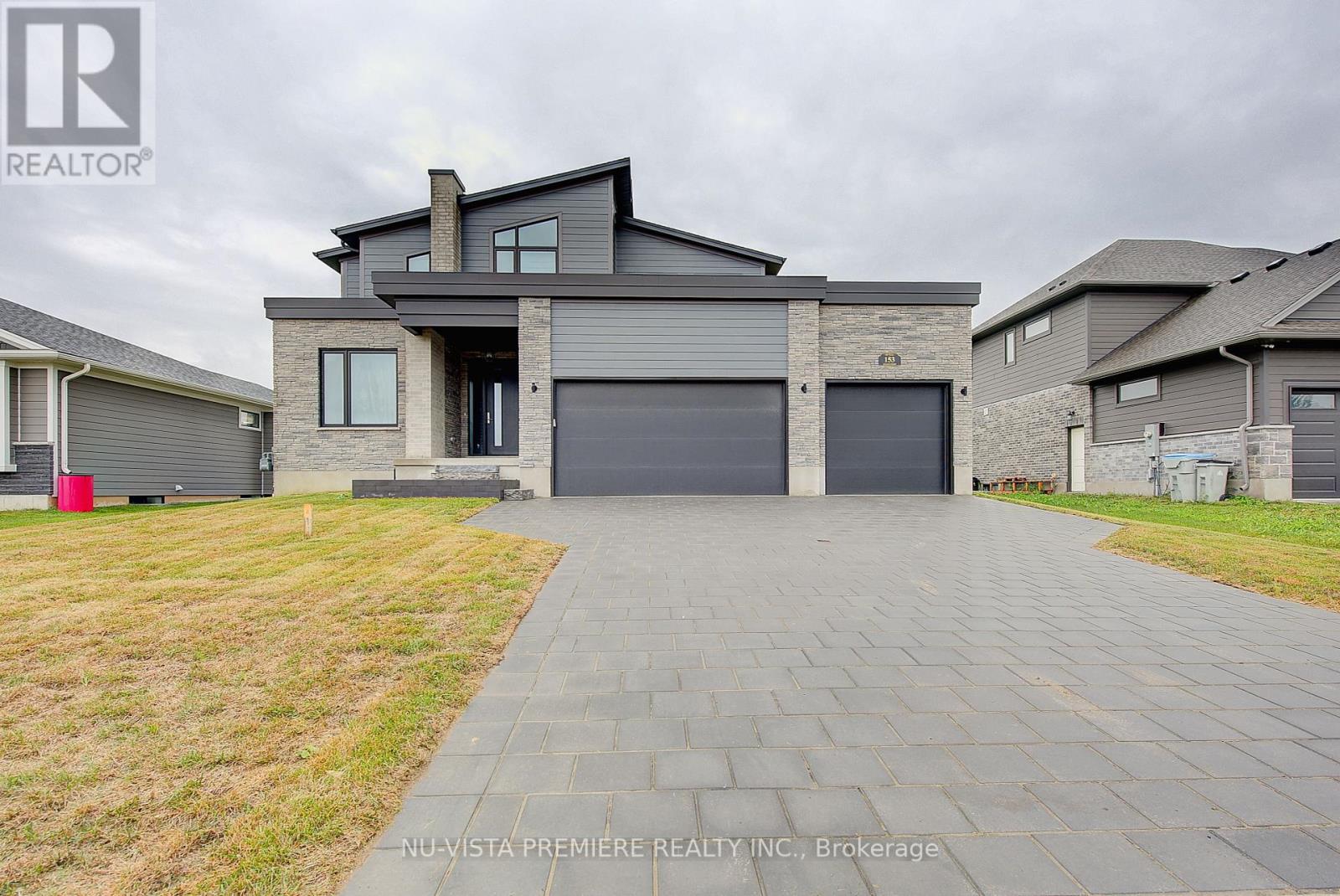 Single Family House for Sale in  MCLEOD STREET North Middlesex (Parkhill) 
