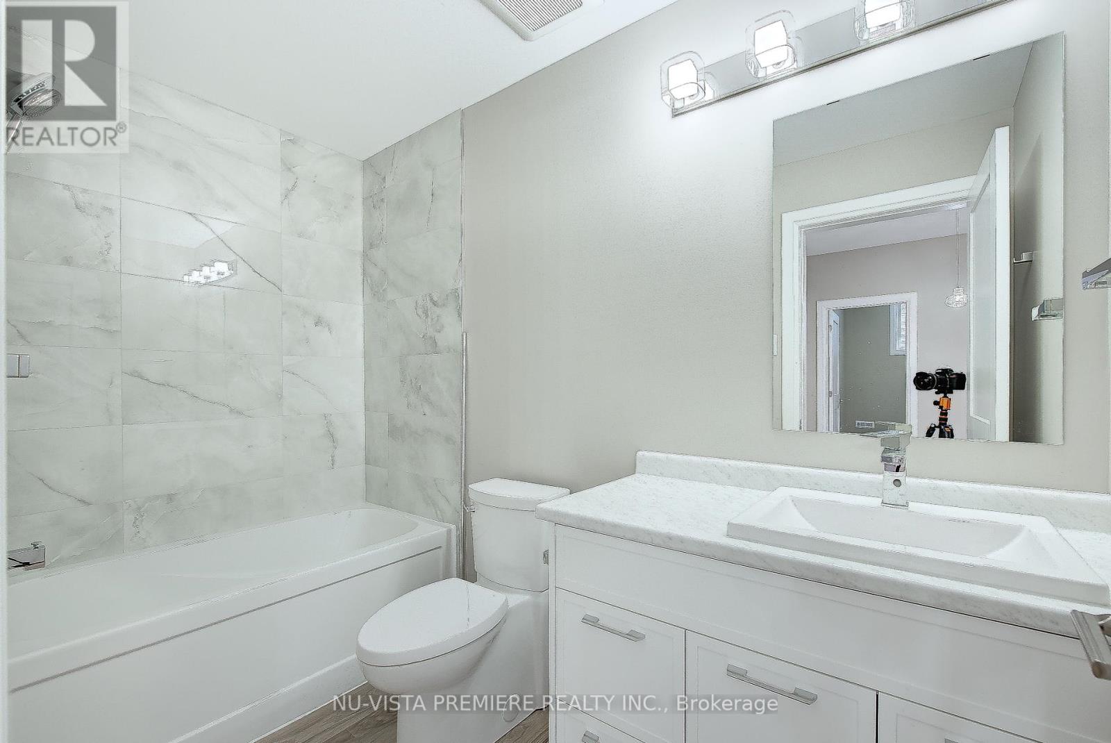 Single Family House for Sale in  MCLEOD STREET North Middlesex (Parkhill) 