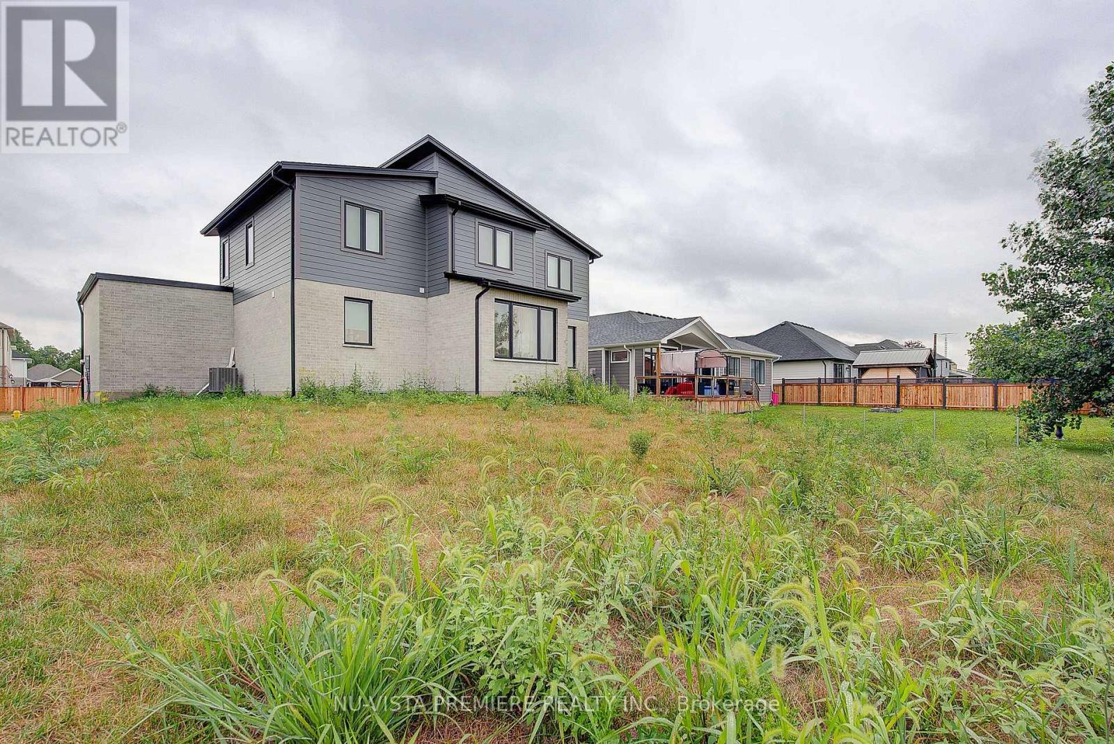 Single Family House for Sale in  MCLEOD STREET North Middlesex (Parkhill) 