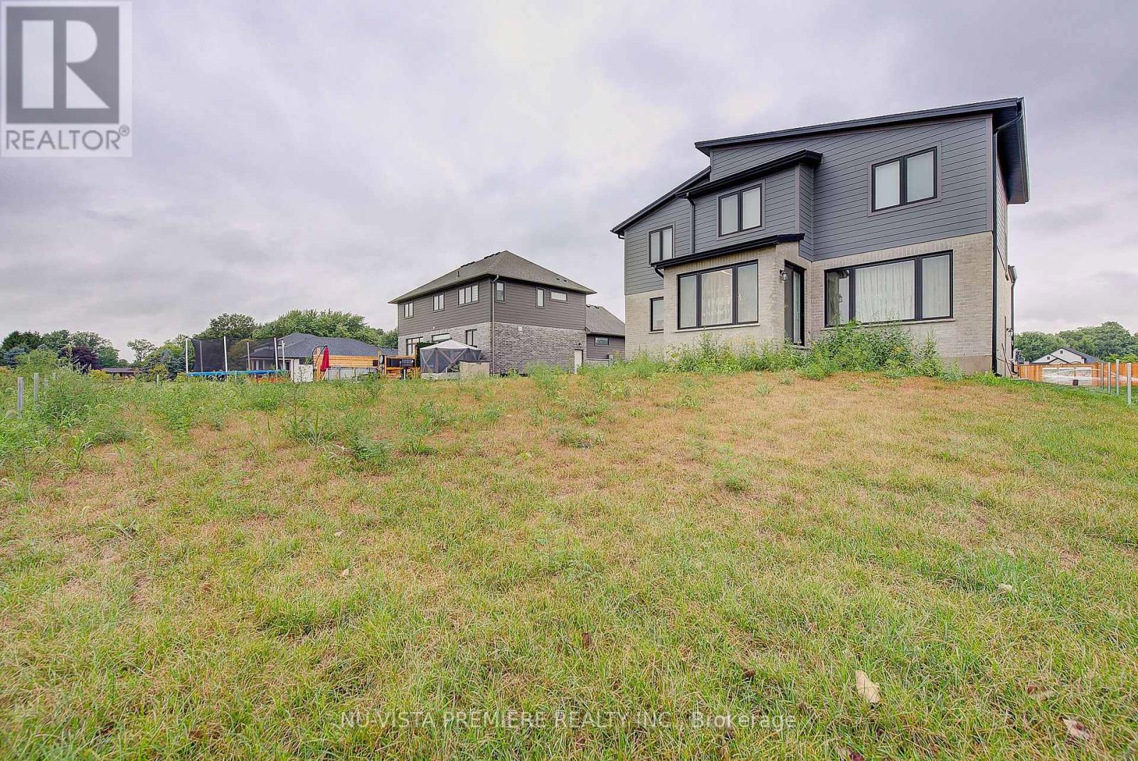 Single Family House for Sale in  MCLEOD STREET North Middlesex (Parkhill) 