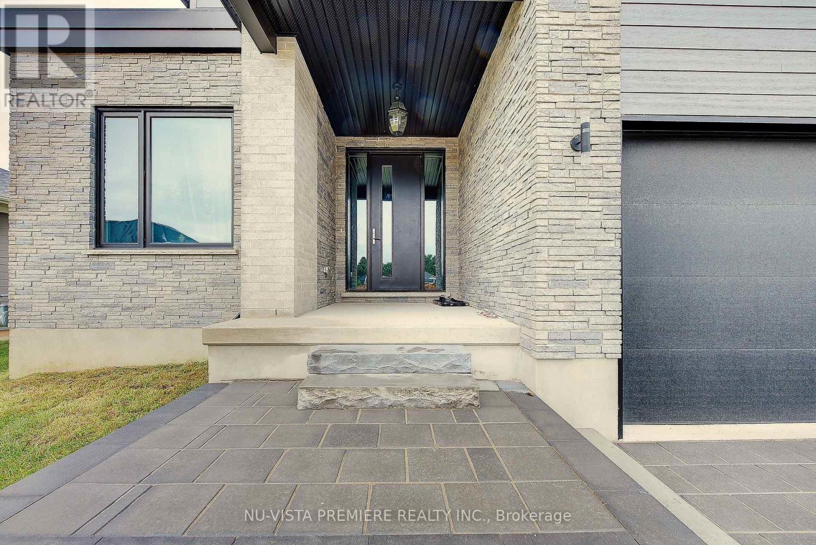 Single Family House for Sale in  MCLEOD STREET North Middlesex (Parkhill) 