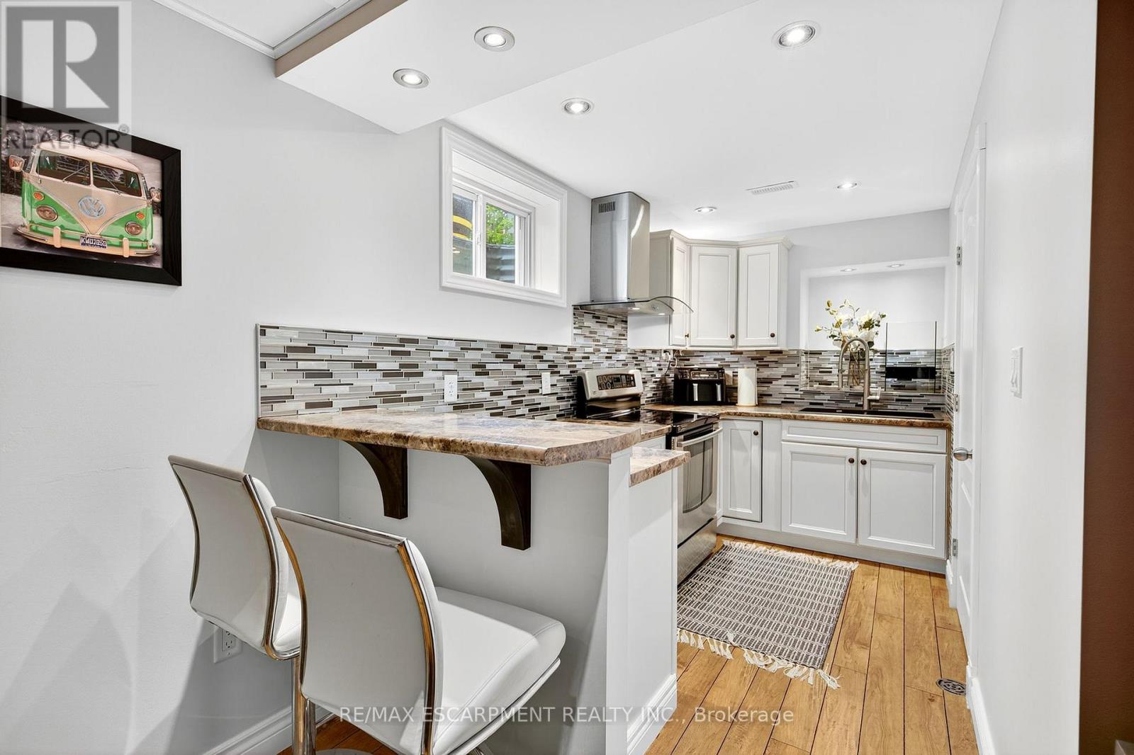 Photo 29 of 39 Wilbur Drive, Hamilton ON