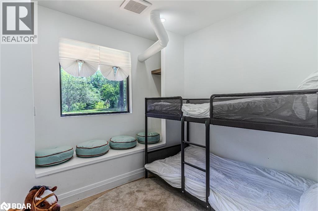 Photo 16 of 20 Hillview Crescent, Midhurst ON