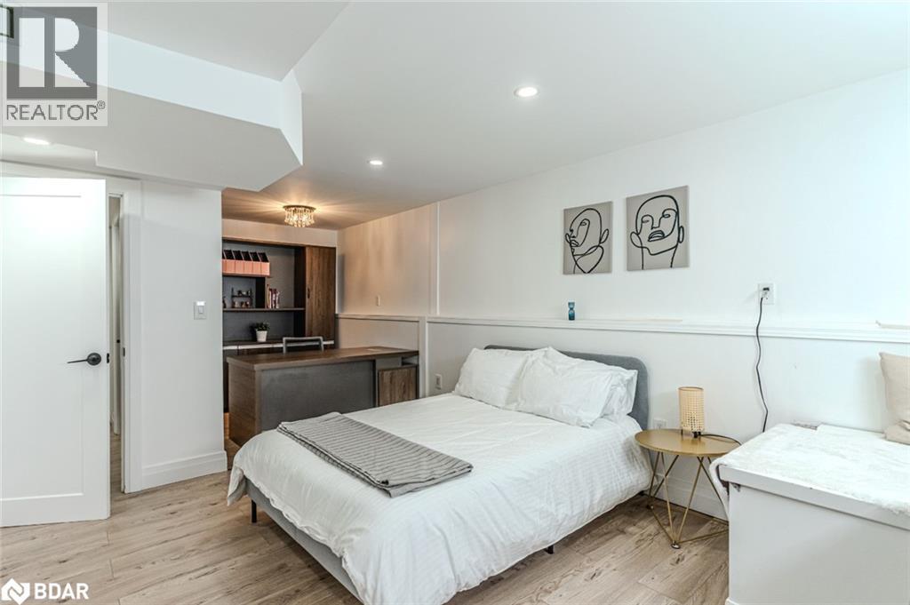 Photo 20 of 20 Hillview Crescent, Midhurst ON