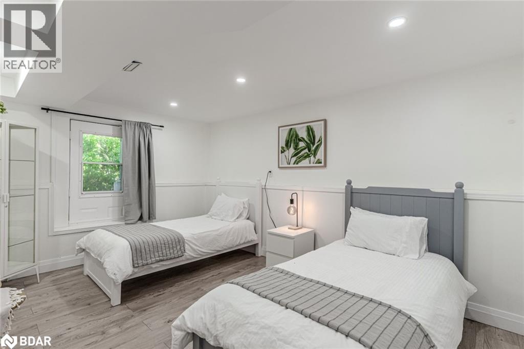 Photo 21 of 20 Hillview Crescent, Midhurst ON