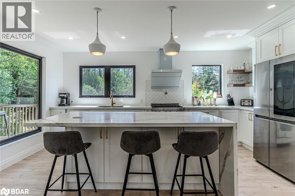 Photo 5 of 20 Hillview Crescent, Midhurst ON