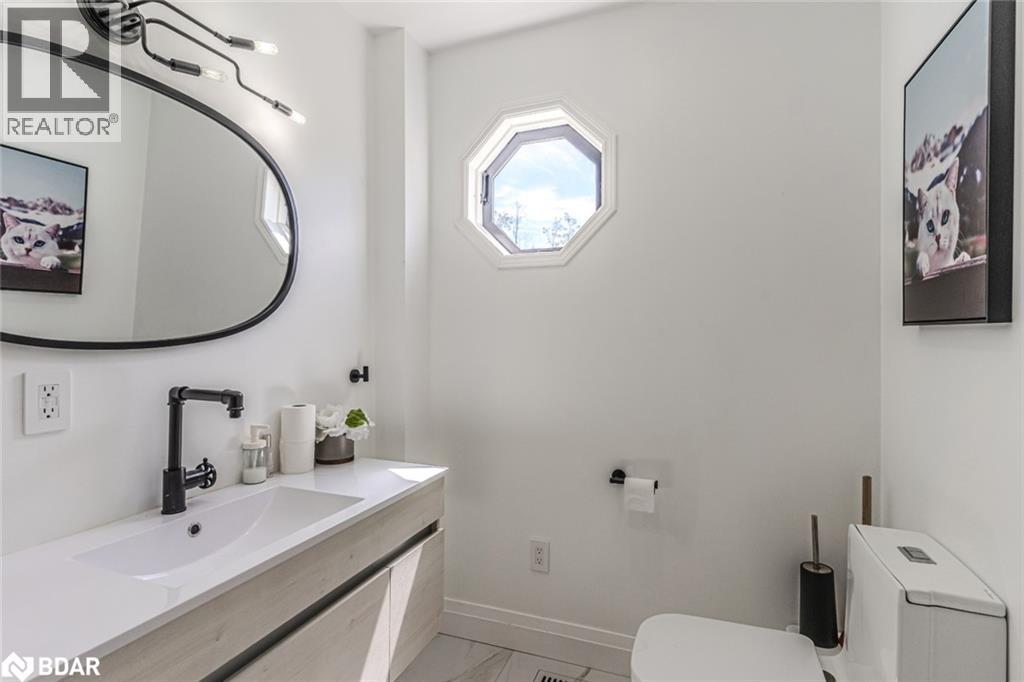 Photo 8 of 20 Hillview Crescent, Midhurst ON