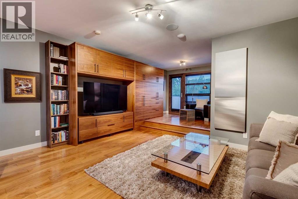 Single Family House for Sale in   Street NW Hillhurst Calgary 