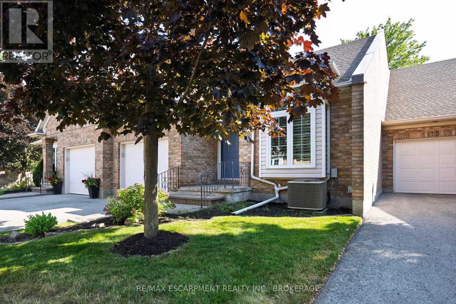 Photo 2 of 24 3516 Main Street, Niagara Falls ON