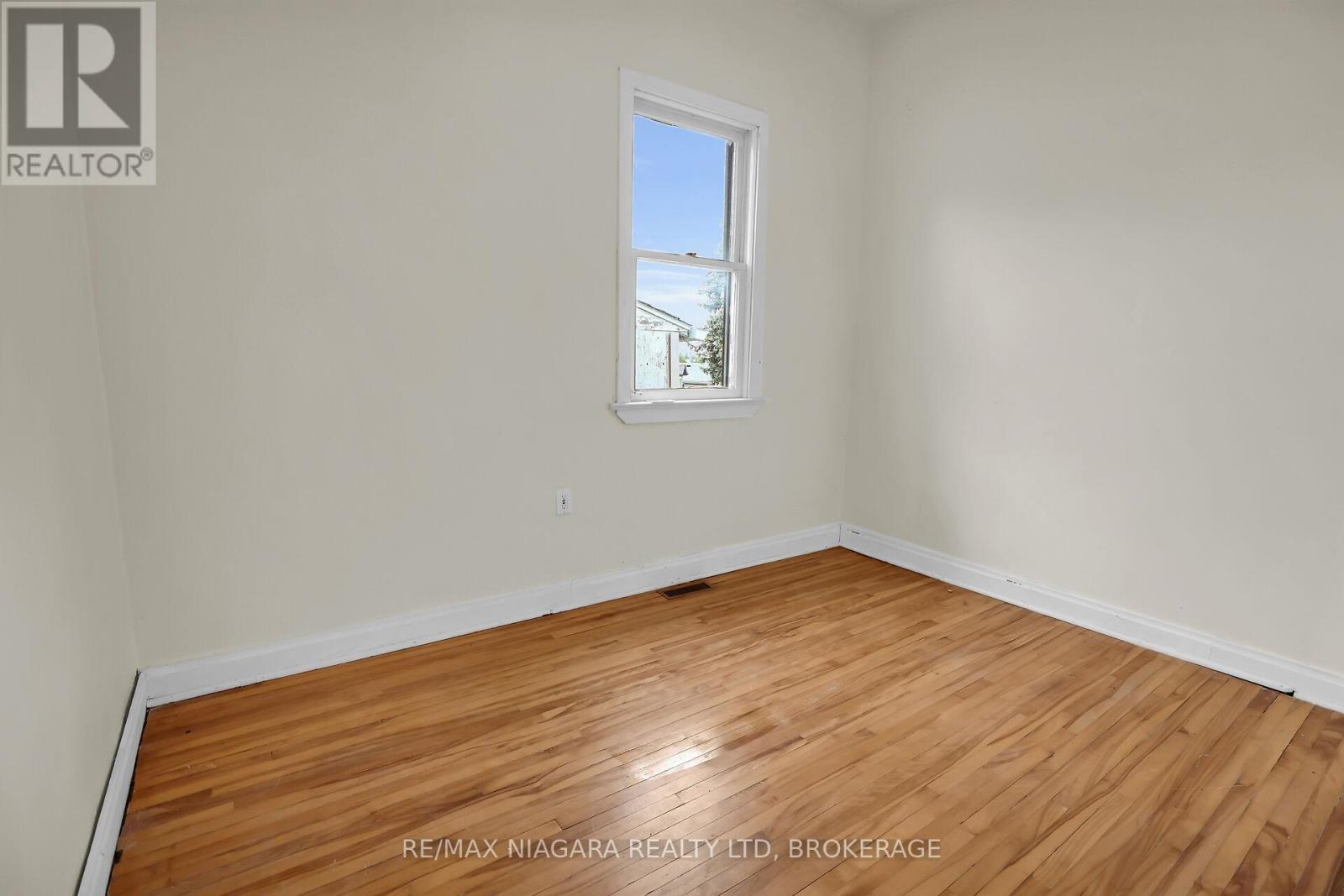 Photo 5 of 232 Merritt Street, St Catharines ON