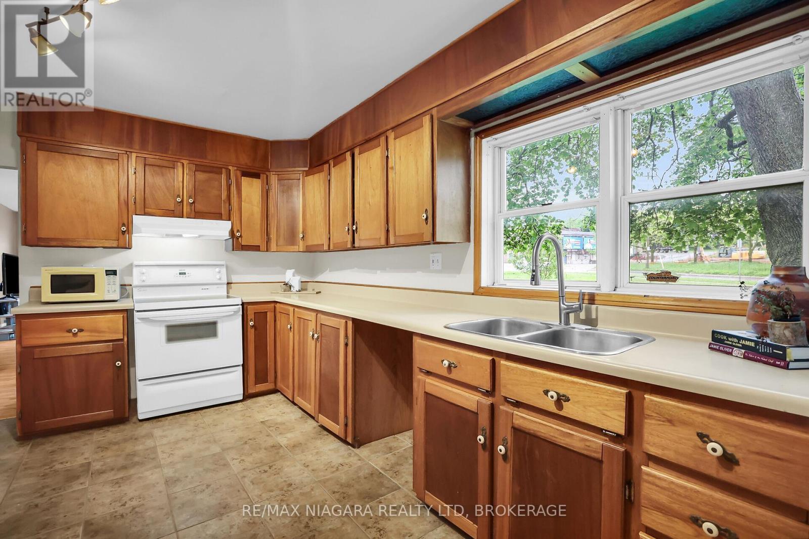 Photo 21 of 232 Merritt Street, St Catharines ON